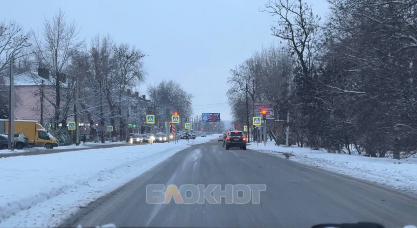 На дорогах в городе Шахты повышается риск аварий