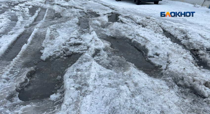Жители нескольких домов на Артеме в Шахтах не могут попасть в свои дворы