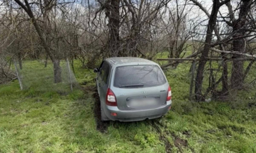 Бывший муж напился, угнал машину у шахтинки и влетел в забор 